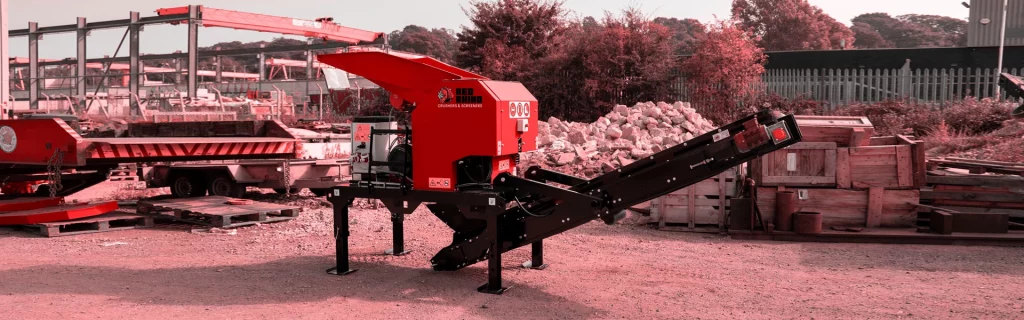 Photo du concasseur 5000 ES Red Rhino sur chantier